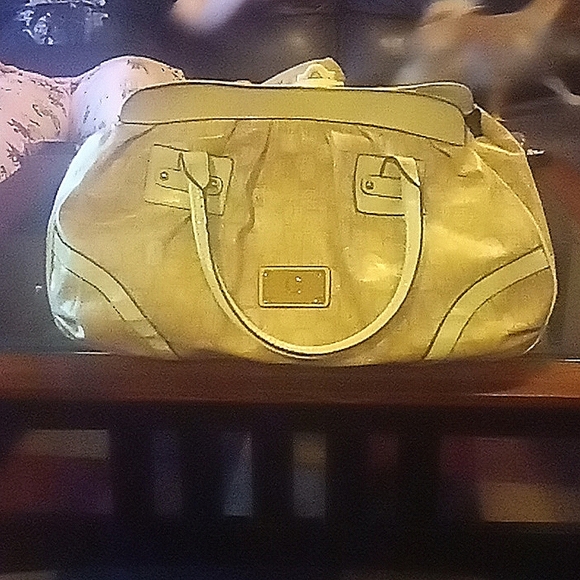 Guess purse - Picture 1 of 1